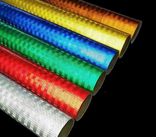 صفائح عاكسة من البولي إيثيلين تيريفثالات (PET) ذات موشورات دقيقة لإشارات المرور