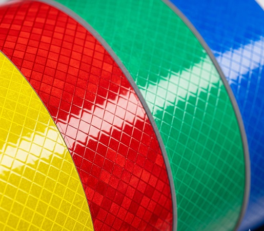 صفائح عاكسة من الدرجة الماسية ASTM D4956 من النوع XI للوحات الطرق السريعة