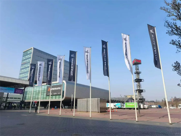 كشفت شركة جينجيانغ ليانشينغ للمواد العاكسة عن حلول الطباعة والمعالجة بالأشعة فوق البنفسجية من الجيل التالي في معرض إنترترافيك أمستردام 2026